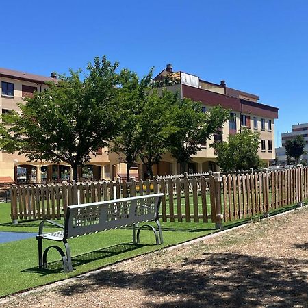 Apartamento Ideal A La Entrada De Salamanca !!! Santa Marta de Tormes Luaran gambar